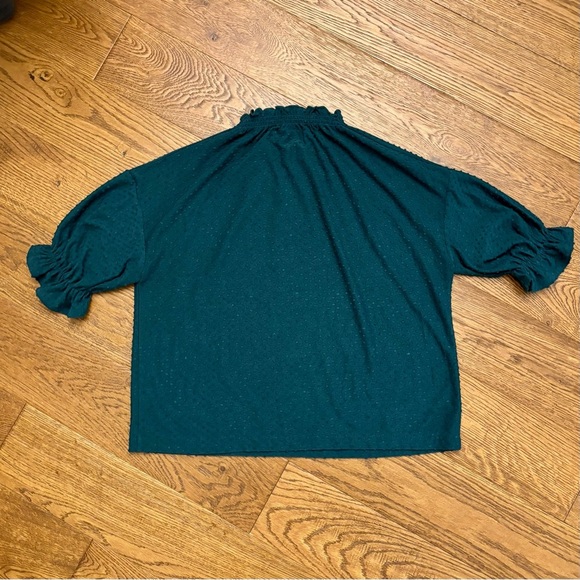 Madewell Texture & Thread Clip Dot Ruffle
Top - Picture 7 of 7